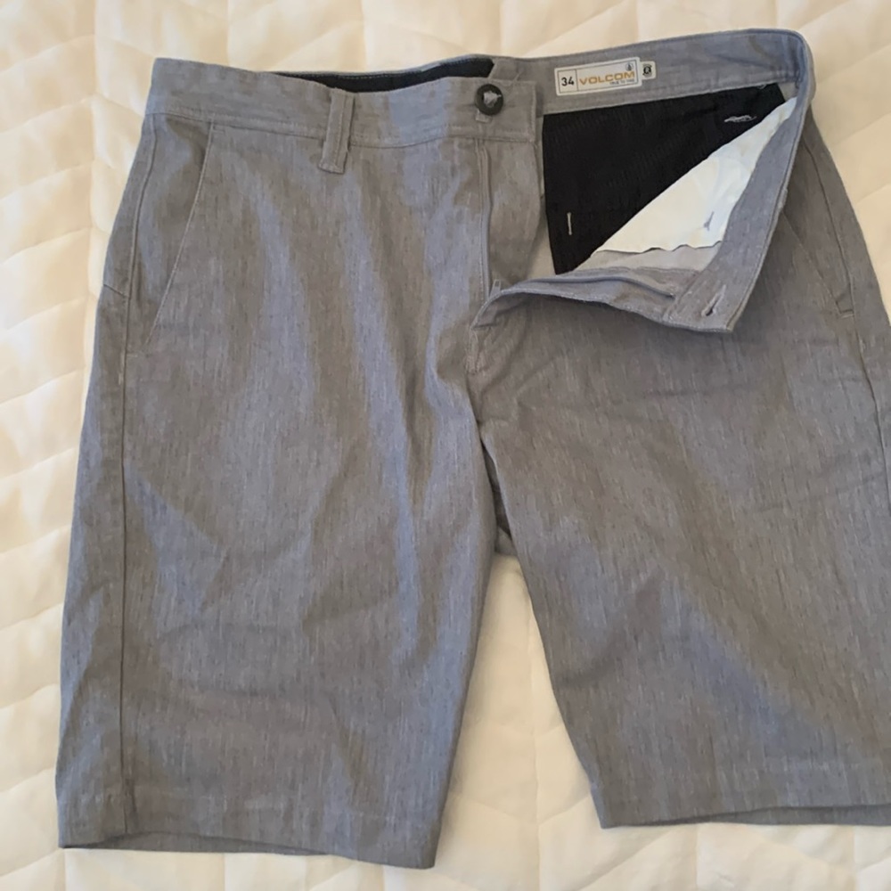 Mens volcom shorts size 34
